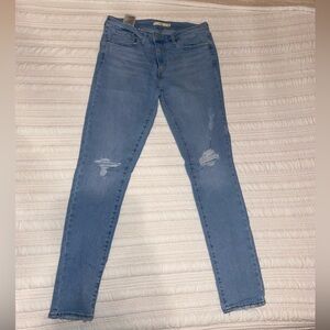 Levi’s Light Wash Skinny Jeans
